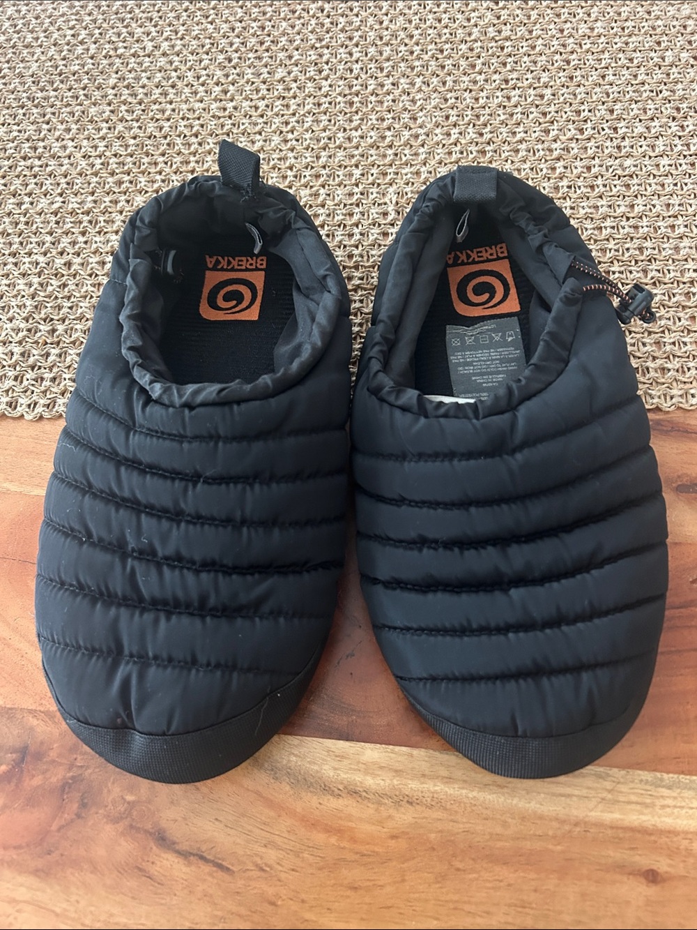 Brekka Black Puffer Slippers size large